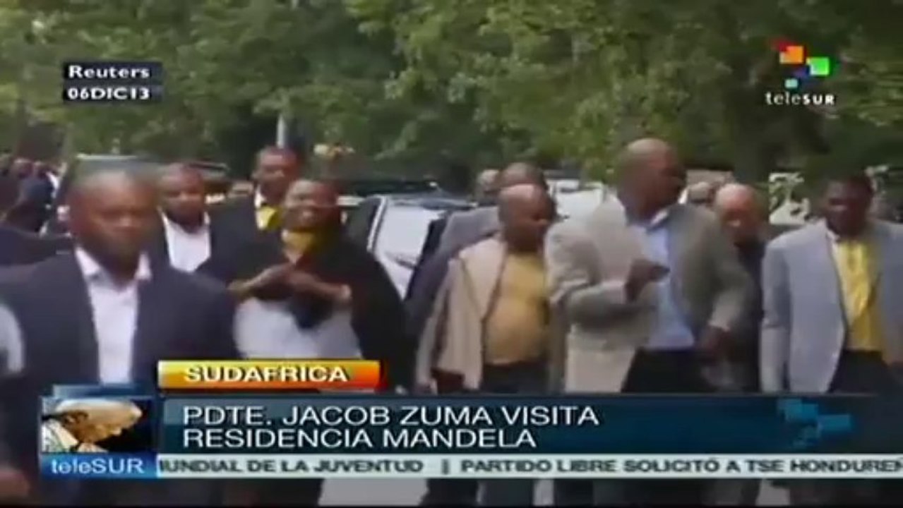 Jacob Zuma visita casa de Mandela en Johannesburgo