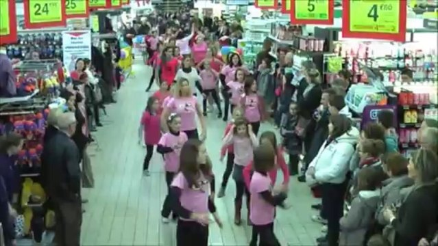 Flashmob Téléthon Saint-Jouan des Guérêts Samedi 07 Décembre 2013 avec Génération-Fitness