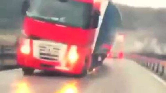 Norvège : sur une route étroite, il frôle la catastrophe