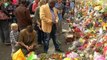Les Sud-Africains rendent hommage à Mandela devant sa maison - 07/12