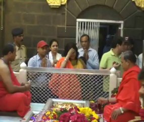 Bollywood Actress Moushumi Chatterjee Visit Shirdi Sai Baba Ji Temple
