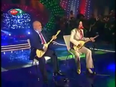 Musa Eroglu & Özlem Özdil - Bugün dost yaralanmış