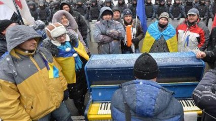 Fresh demonstrations held in Ukraine