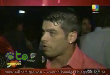 Rosita entrevista a los invitados en la Fiesta de Ameérica