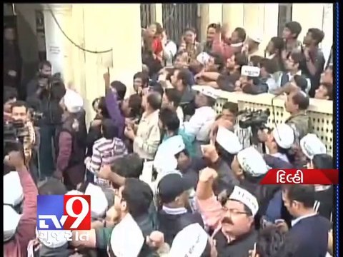 Assembly elections 2013 : Celebrations erupt outside AAP's office - Tv9 Gujarat