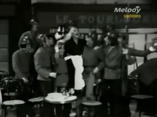 -LINE RENAUD chante ""La Madelon "" entourée de ses amis.....