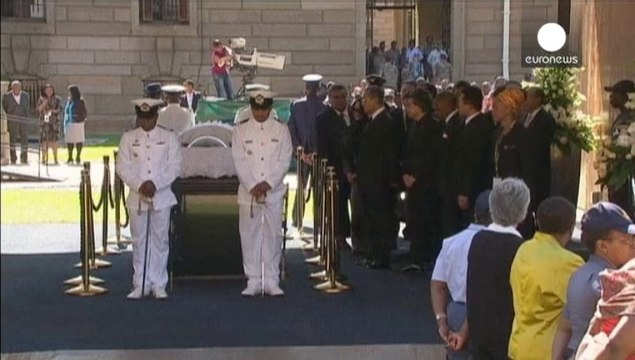 Sudafrica: riaperta a Pretoria la camera ardente di Mandela