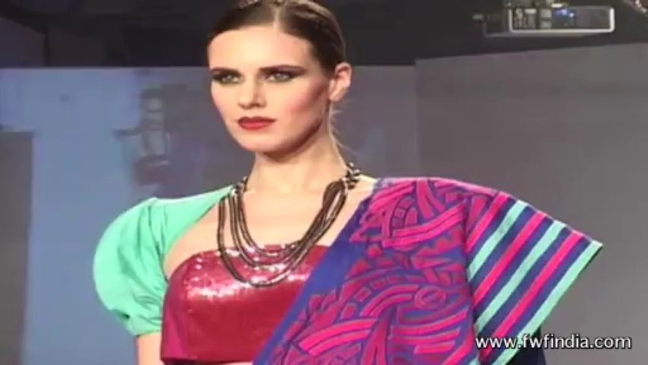 (Stop Press Loop) Fashion Show