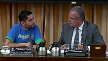 Un estudiante llama vagos a la Casa Real española en el Congreso de Diputados   Grave incidente