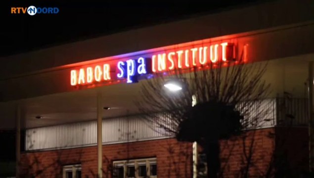 Brand legt bamboesauna in Peize in de as - RTV Noord