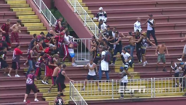 Bagarre entre supporters de foot au Brésil