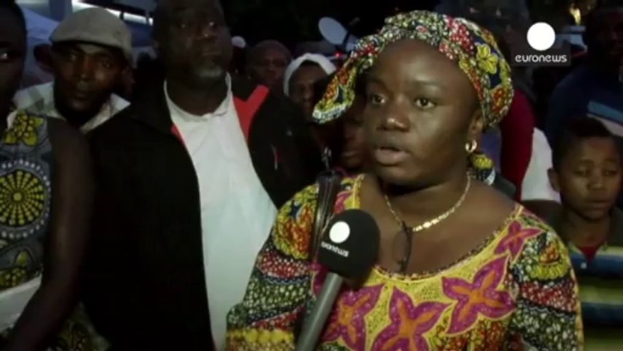 Des chants et des danses pour accompagner Nelson Mandela
