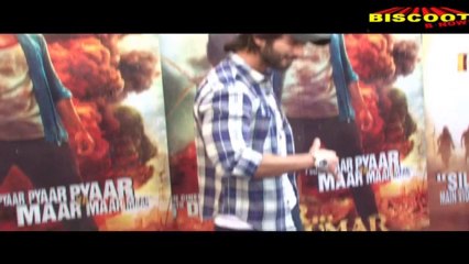 Shahid gets mobbed