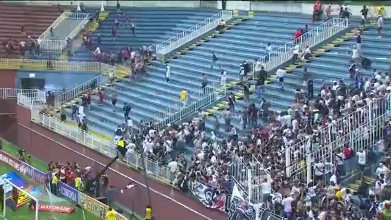 Paranaense et Vasco - Affrontements entre supporters