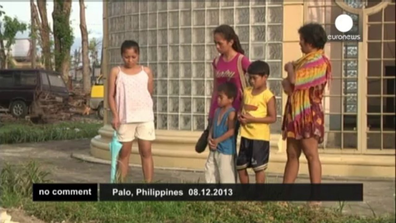 Memorial service held at mass grave for victims of typhoon Haiyan