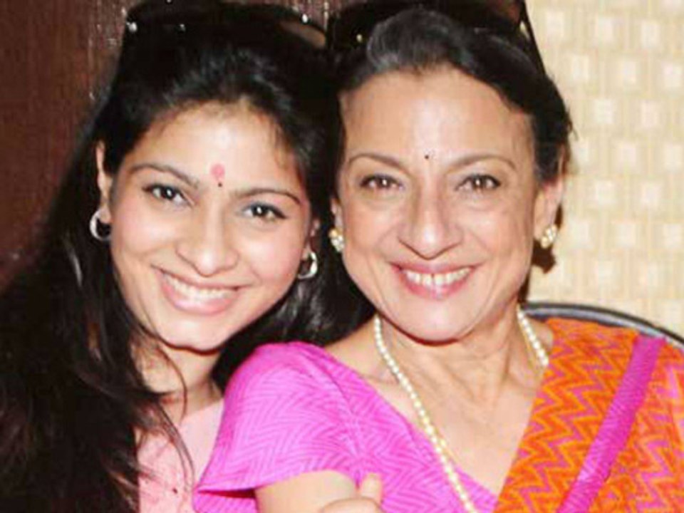Bigg Boss 7 Tanuja Mukherjee Forgives Tanisha
