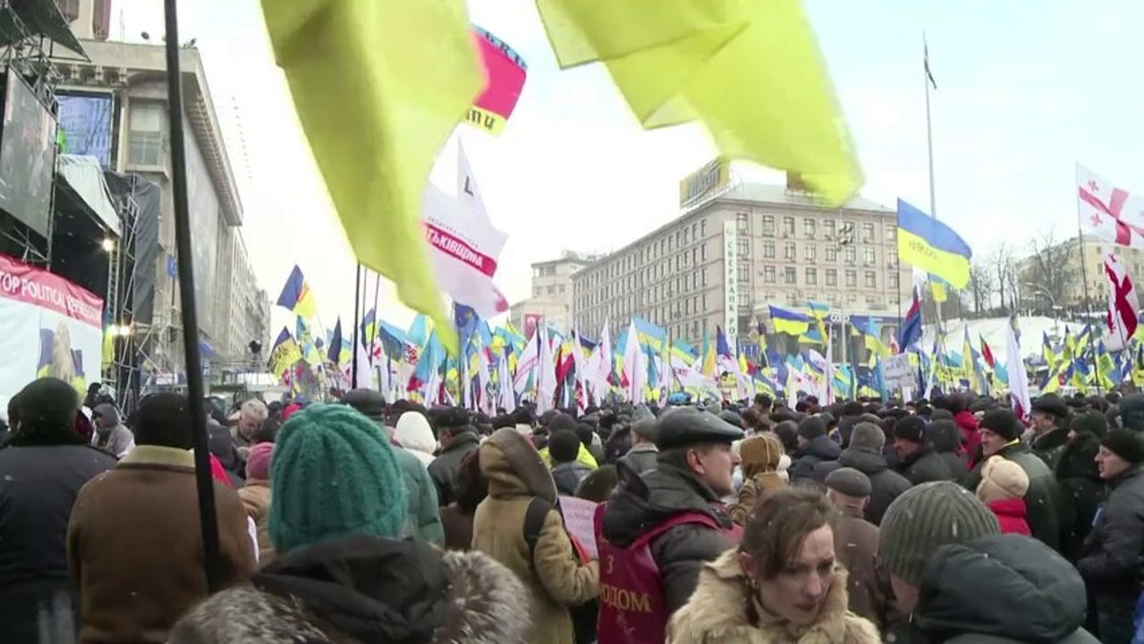 Lenin-Statue in Kiew vom Sockel gestürzt