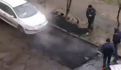 Etaler de l'asphalte en mode russe - Débile