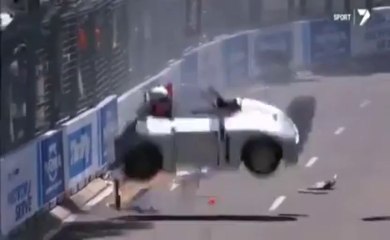 Le pilote de course auto le plus chanceux du monde!!