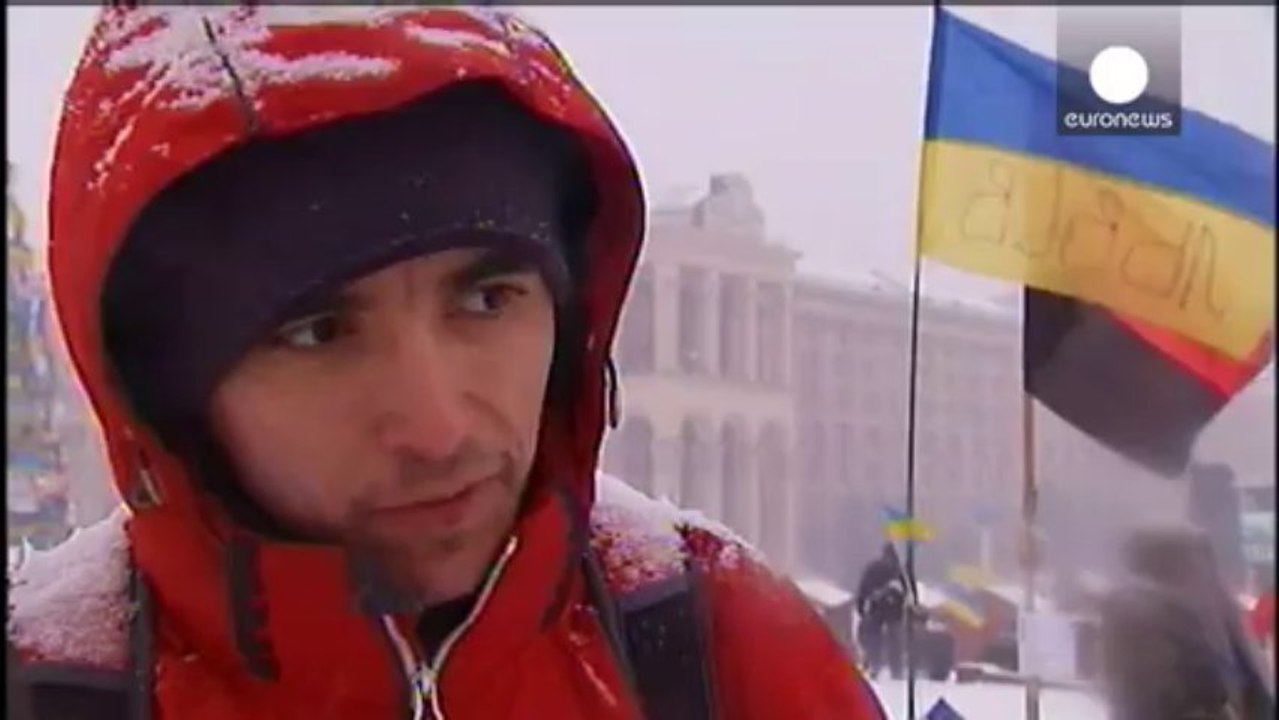 Ukraine: riot police gather outside Kyiv's City Hall