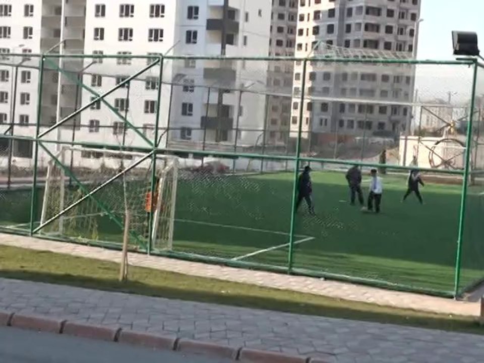 TALAS'TA HER MAHALLEYE MİNİ FUTBOL SAHASI