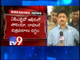 Ashok Babu, other A.P NGOs leaders arrested at Telugu Thalli statue