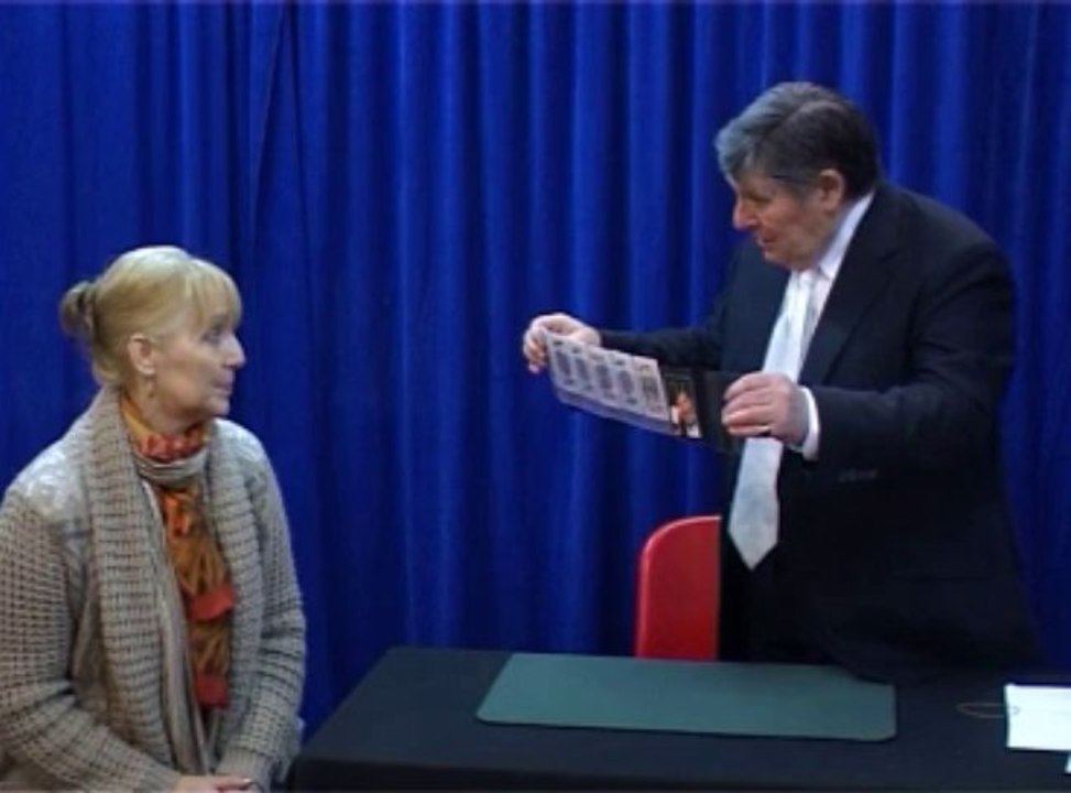 Kiss Lecture by International Magic (DVD) - Magic Trick