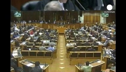 Il Sudafrica commemora Madiba in Parlamento