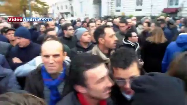 Andria, 9 dicembre 2013: manifestazione a Piazza Catuma
