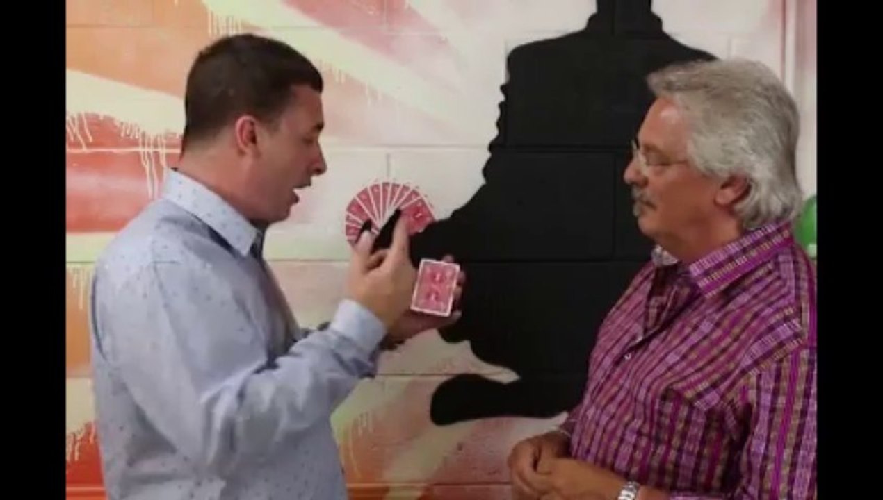 Hot Flush by Wayne Dobson - Magic Trick