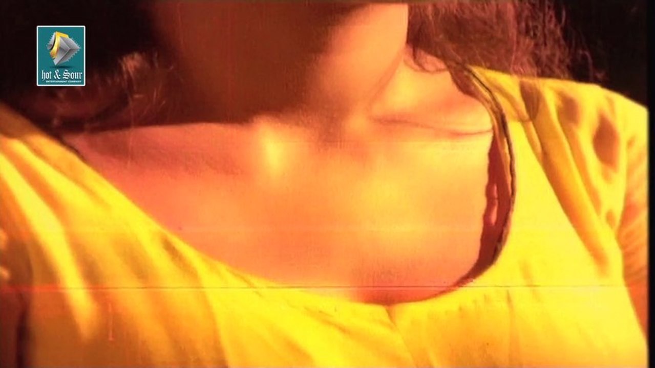 Malayalam Dramatic Movie Aaraattu -  Chackochan's piercing look to Meri