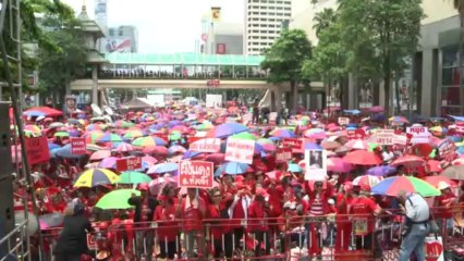 Thai PM calls elections as 140,000 join protest