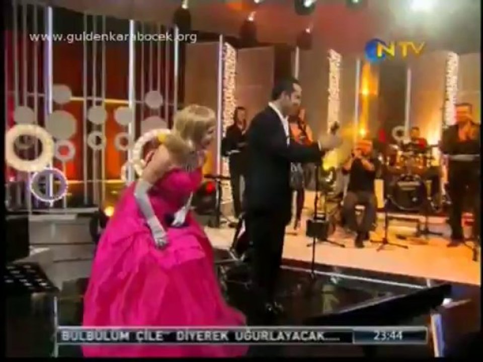 Gülden Karaböcek - Ferhat Göçer - Günün Birinde - düet