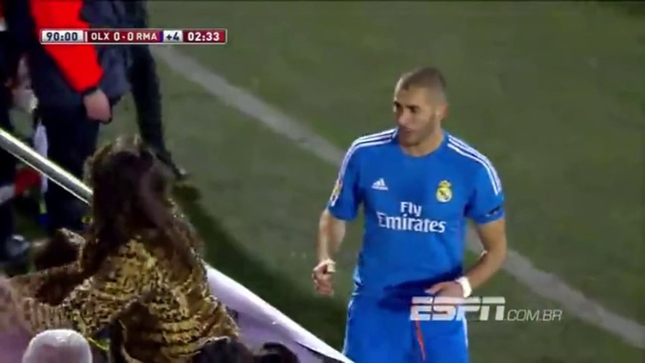 Benzema pose en plein match