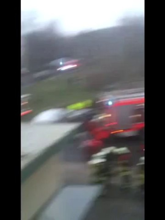 Feuer bei uns im Haus Teil 3 nach gefühlten 20 Mintuten kam die Feuerwehr endlich