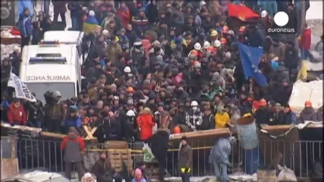 Kiev'de göstericilerle polis arasında gergin bekleyiş sürüyor