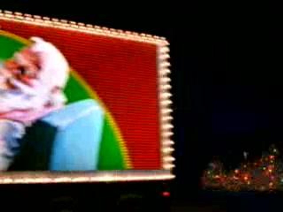 Coca Cola - Classic Christmas Commercial