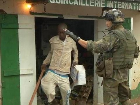 Centrafrique: scènes de pillage et de lynchage à Bangui - 10/12