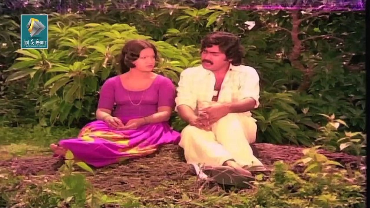 Malayalam Dramatic Movie Aaraattu - Joyi and Lisi roamantic moments