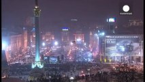 A Kiev la polizia allontana i manifestanti, il partito della Timoshenko denuncia irruzione