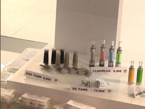 Cigarette électronique: la grogne des professionnels - 10/12