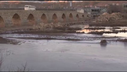 Kızılırmak buz tuttu