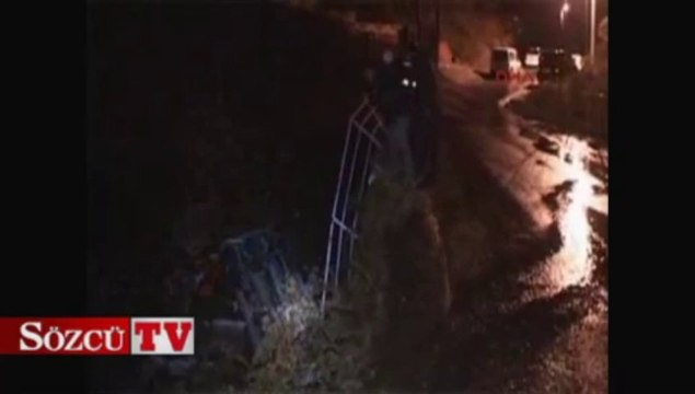 Kamyonet köprüden dereye uçtu