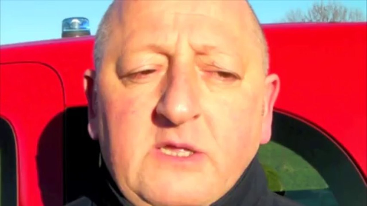 Un camion glisse sur le verglas dans les Ardennes