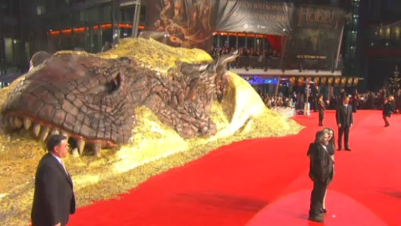 Hobbit star Martin Freeman reveals behind the s...