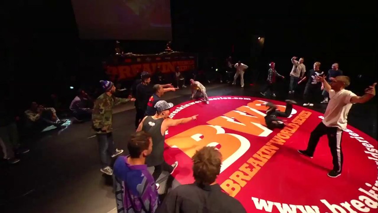 BWS 2013 - Battle Semi Final 2 - Team Brasil vs Top 9