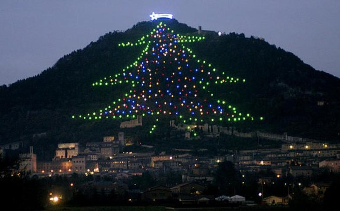 Le plus grand sapin de Noël du monde - Gubbio, Italie