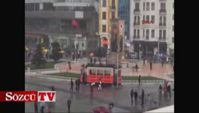 Taksim ve çevresine dolu yağdı