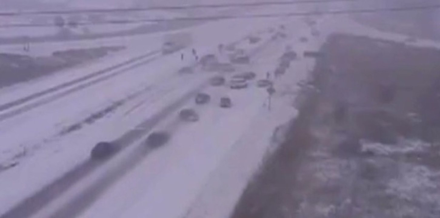 Des dizaines de voitures prises au piège d'un méga-carambolage aux Etats-Unis !