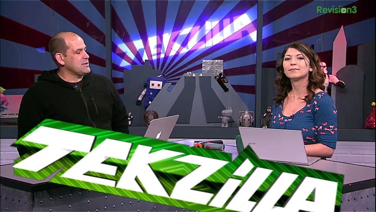 Top 5 Holiday Travel Security Tips! XBOX ONE or PS4 or Cheap PC? Which NAS Should I Use? Can Google Voice Search Spy On You? Tech Giants vs. Spying! - Tekzilla